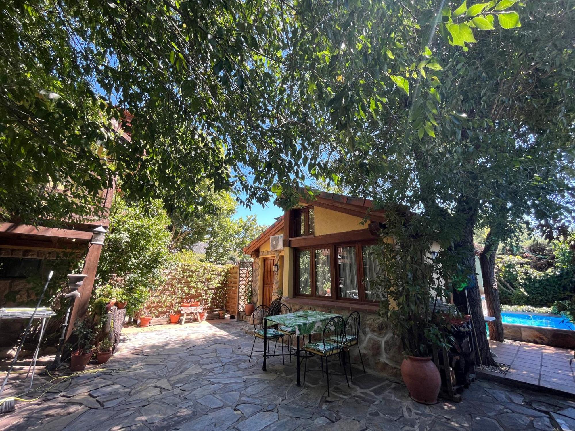 Acogedora casa rural en la sierra de Madrid Mataelpino Exterior foto